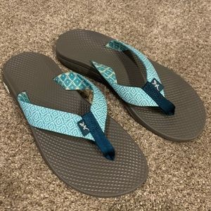 Chaco flip flops turquoise
